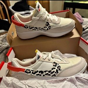 Nike Women’s Waffle Debute